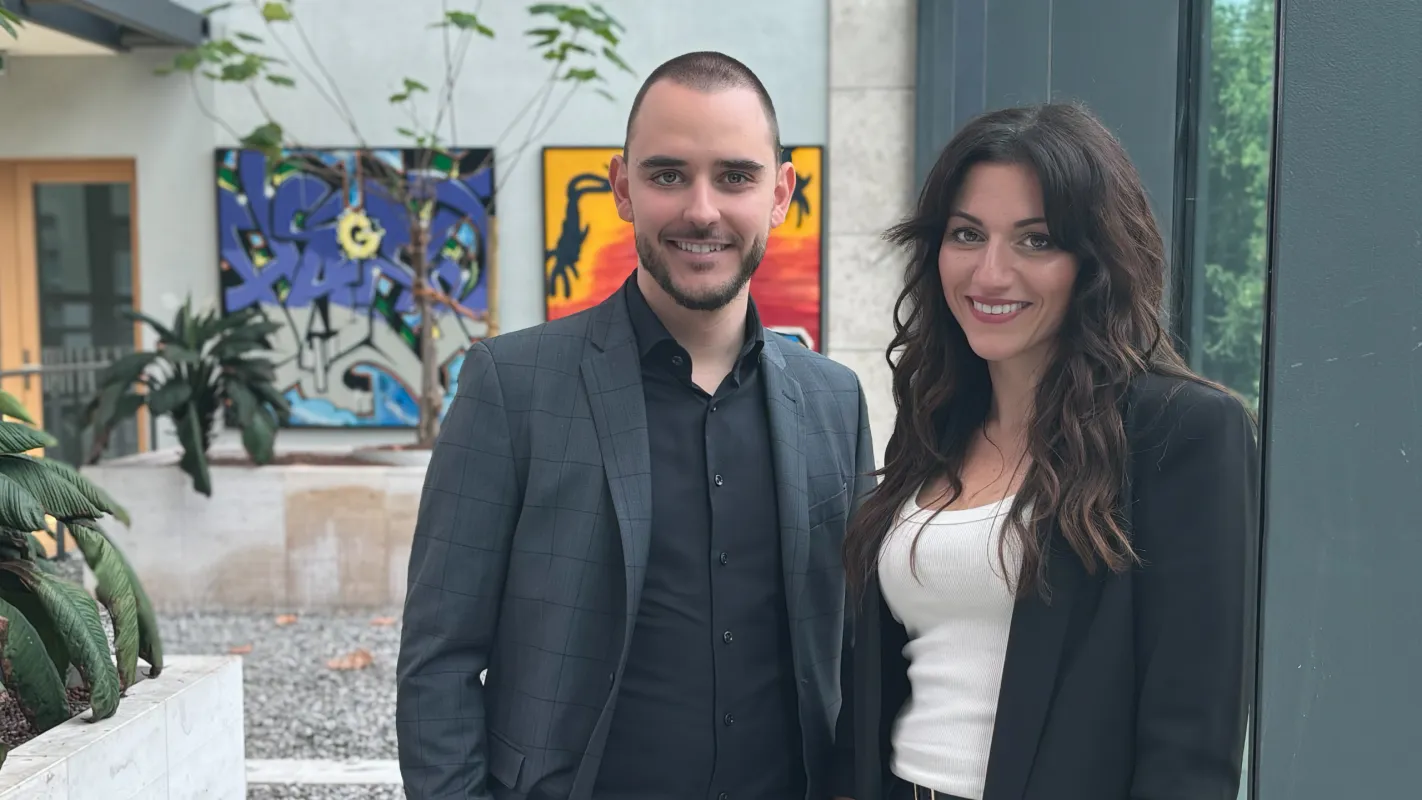 Zwei Mitarbeitende aus dem Bereich Vermögensmanagement